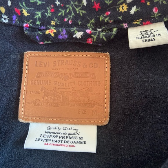 Ladies Levi’s black floral denim jacket - Picture 4 of 5